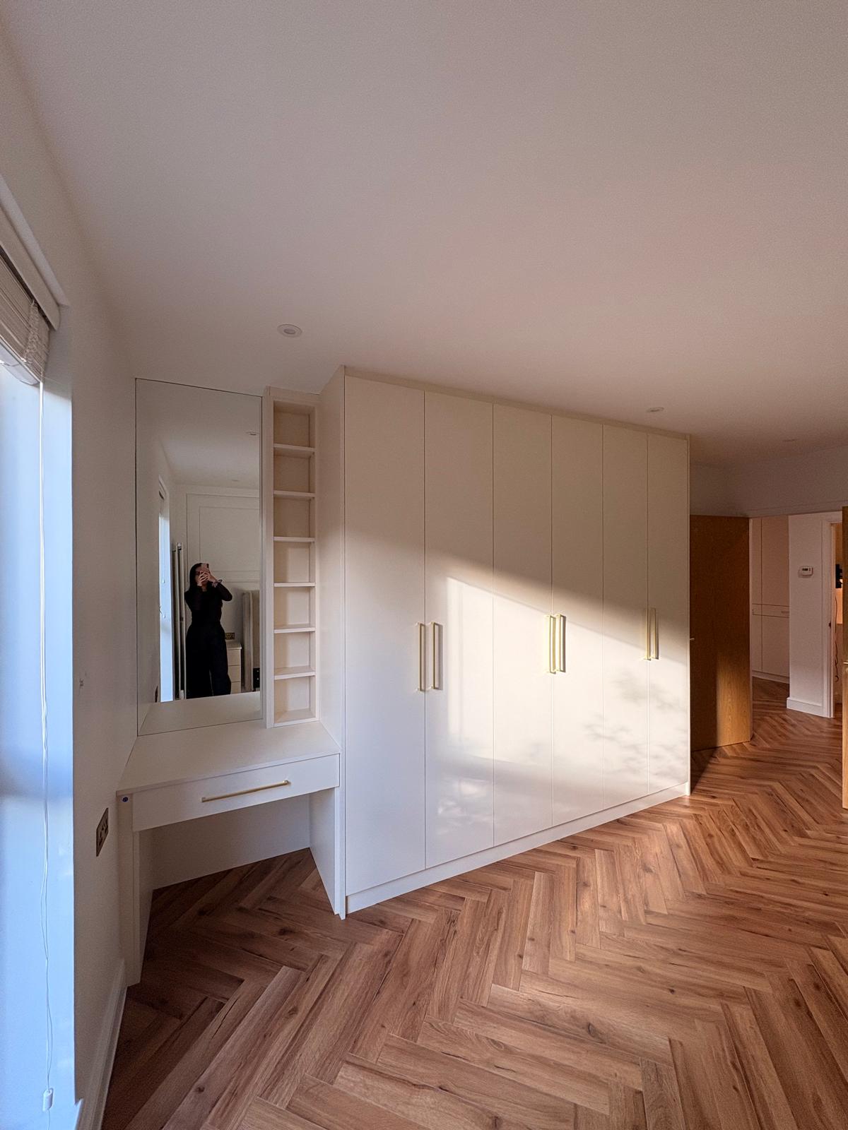Full-wall fitted wardrobes with built-in dressing table